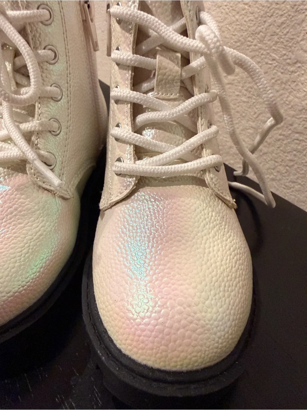 🆕 GAP Kids White Opal Iridescent Lace Up Combat Boots, 8C